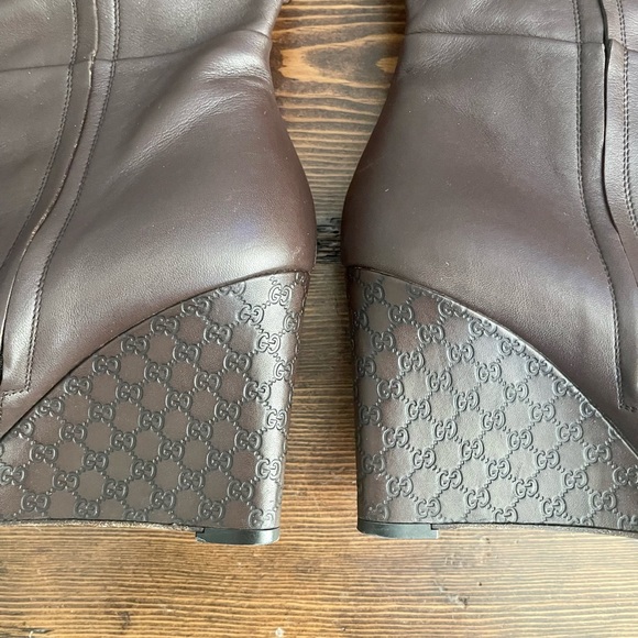 Gucci brown leather tall boot wedges with GG logo - Picture 3 of 10